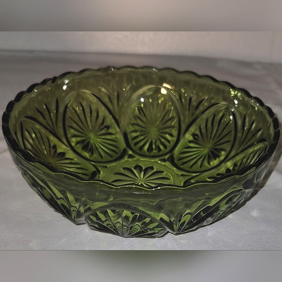 Vintage Anchor Hocking green bowl - Picture 3 of 9